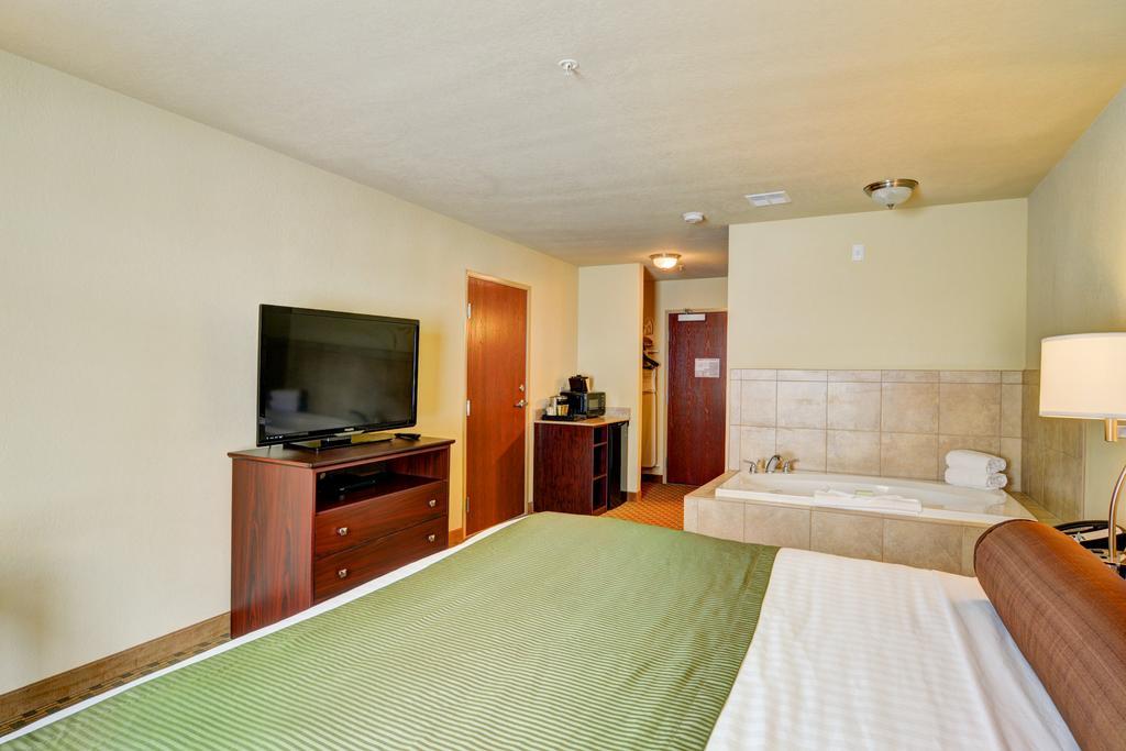 Cobblestone Hotel & Suites - Punxsutawney المظهر الخارجي الصورة