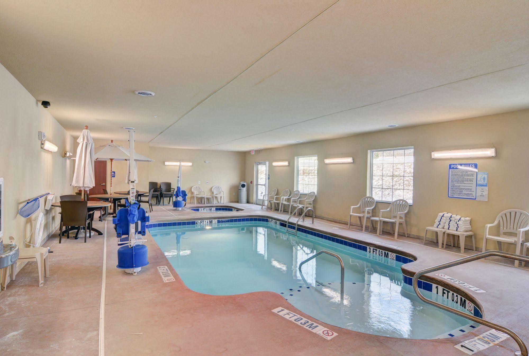 Cobblestone Hotel & Suites - Punxsutawney المظهر الخارجي الصورة